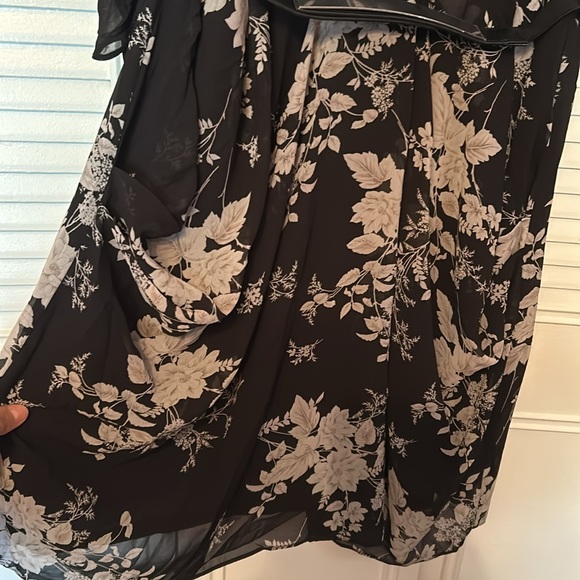 City Chic Women Plus Size V Necked plus size Dress mini bouquet Belt Sz XL 22 - Picture 6 of 13